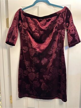 ❤️🔥💃NWT Current Project Off-Shoulder Floral Velvet Dress in Burgundy,‎ Small